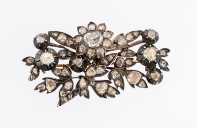 14 kt Gold Diamant-Brosche, um 1820, RG 585/000 und Silber, florale Konzeption, Diamantrosen zus. ca. 2.50 ct Weiß- l.get.Weiß/si-p, Fassungen ...