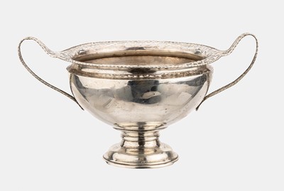 Anbietschale, 800er Silber, schlichte bauchige Form, umlaufendes Zierband und Henkeldurchbrochen gearbeitet, D. ca. 18.5 cm, H. ca. 12.5 cm, ca. 455 ...