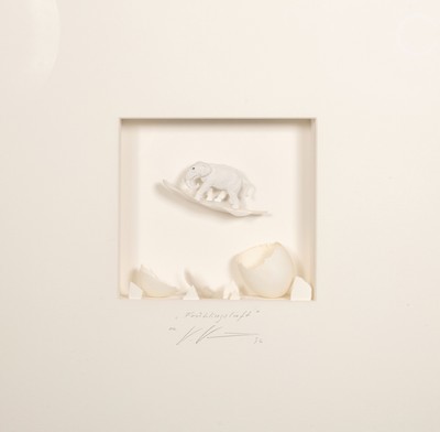 Volker Kühn, 1949 Neuenkirchen-2023, "Frühlingsluft", 1996, Objektkasten mit 3D -Objekt, signiert und datiert, weißer Rahmen unter Glas, ...
