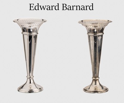 Set 2 Tischvasen, 925er Silber, England, London, 1916, schlicht konisch zulaufend, durchbrochen gearbeiteter Zierrand, H. ca. 15.5 cm, ca. 214 ...