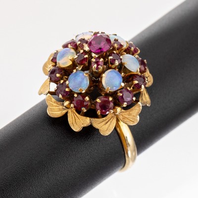 14 kt Gold Opal-Rubin-Ring, GG 585/000, sogn. Pagodenring, 6 runde Opal-Cabochons zus.ca. 0.60 ct, 17 rundfacett. Rubine zus. ca. 0.70 ct, ...