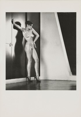Helmut Newton, 1920-2004, Offestdruck, Postkartenmultiple von 1994, auf der Rückseite handsigniert, ca. 15x10cm