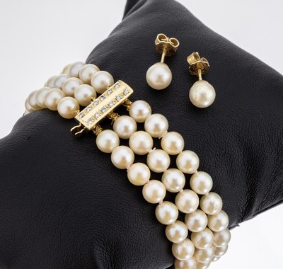 14 kt Gold Zuchtperl-Brillant-Armband, GG 585/000, 84 Zuchtperlen, D. ca. 5.9 mm, L. ca.19.5 cm, B. ca. 2 cm, 12 Brillanten zus. ca. 0.12 ct ...