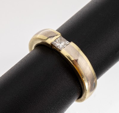 14 kt Gold Diamant-Ring, GG/WG 585/000, Spannringoptik, 1 Princess-Cut Diamant ca. 0.30 ct (grav.) Weiss/vs, RW 58, ca. 7.4 g