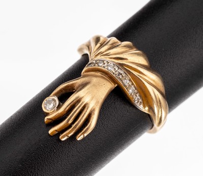 14 kt Gold Brillant-Ring, GG 585/000, Darstellung einer Hand, 8 Brillanten zus. ca. 0.10 ct Weiss/si, RW 52, ca. 4.1 g