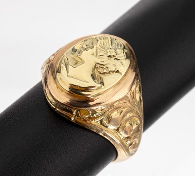 14 kt Gold Ring, GG 585/000, ovaler Ringkopf mit Darstellung einer jungen Dame, Ringschultern mit Rocaillen, RW 66, ca. 16.3 g