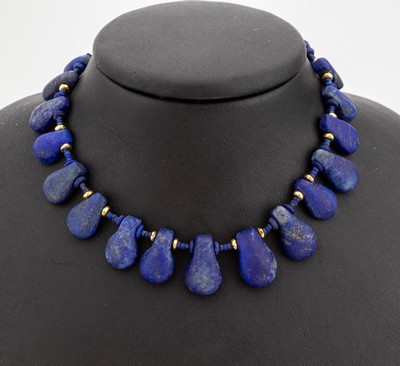 Lapislazuli-Collier, 925er Silber verg., imVerlauf schüsselförmige Glieder, kl. facett. Zwischenglieder, L. ca. 44.5 cm, Karabinerschliesse