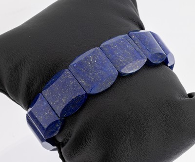 Lapislazuli-Armband, facett. Glieder auf Gummizug, D. ca. 7 cm