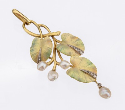 18 kt Gold Jugendstil Email-Zuchtperl- Anhänger, um 1890, GG 750/000 (gepr.), Blätter grün und gelb matt emaill., Diamantrosenbesatz, weisse ...