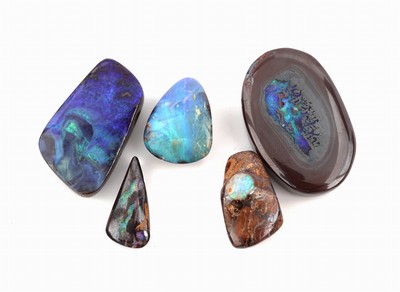 Konvolut 5 Boulderopal Anhänger, Opale in versch. Grössen und Formen, schönes Farbspiel, gebohrt, 1x 3.5 x 2.7 cm, 1x 2.2 x 1.6 cm, 1x 2.1 x 0.9 ...