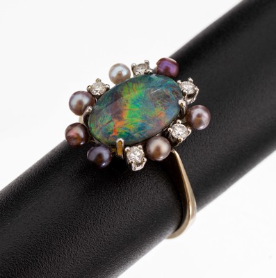 18 kt Gold Brillant-Opal-Perl-Ring, WG 750/000, Opal-Triplette, 5 Brillanten zus. ca.0.15 ct Weiss/si, kl. Zuchtperlen in versch. Farben, ca. 3.3 g, ...