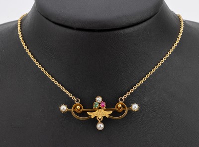 Jugendstil Farbstein-Diamant-Perl-Collier, GG 585/000 gepr., ovalfacett. Smaragd und Rubin-Baguette zus. ca. 0.08 ct, Altschliffdiamant ca. 0.10 ct ...