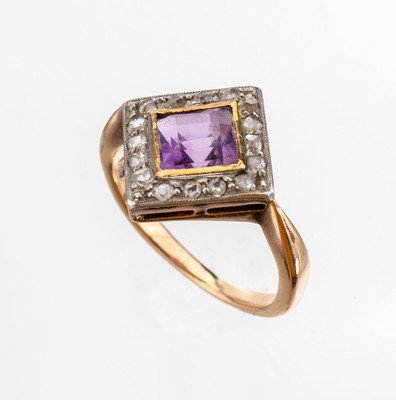 14 kt Gold Diamant-Amethyst-Ring, RG 585/000 und Platin, um 1900, Amethyst -Carree ca. 1.0 ct, 16 Diamantrosen zus. ca. 0.12 ct, ca. 3.7 g, RW 51