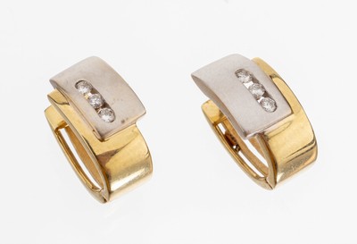 Paar 14 kt Gold Brillant-Ohrcreolen, GG/WG 585/000, 6 Brillanten zus. ca. 0.16 ct (grav.)Weiss/si, ca. 5.4 g