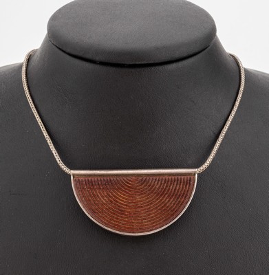 Designer Collier, 925er Silber, halbrund mit gerillter Satineholz-Einlage, an Kette, Silber gepr., L. ca. 43 cm, S-Schliesse, Meistermarke ...