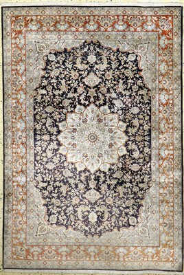 Hereke Seide fein, China, Ende 20.Jhd, reine Naturseide, ca. 180 x 125 cm, ca. 1,0 Mio. Kn/qm, Reinigungsbedürftig, EHZ: 2