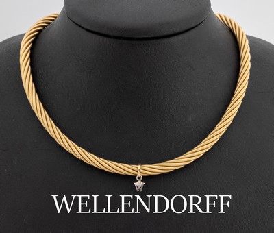 18 kt Gold WELLENDORFF Collier "Princess", GG 750/000, mehrreihig gedrehtes Kordelcollier, hochfeine Verarbeitung, typ. W-Anhänger mit ...