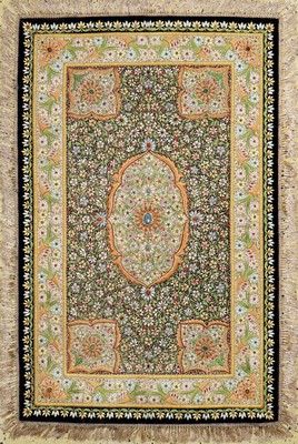 Seiden-Metall Stickerei, Indien, Mitte 20.Jhd, mit Steinbesatz auf Samt, ca. 122 x 78 cm, EHZ: 1-2