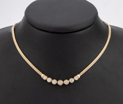14 kt Gold Brillant Collier, GG 585/000, Mittelteil bes. mit 7 Brillanten zus. ca. 1.20ct feines Weiß-Weiß/vs-si, Kastenschloß mit ...