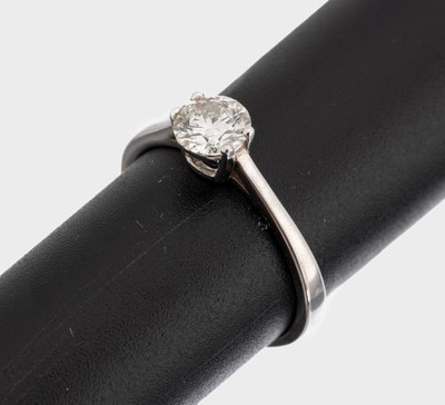 14 kt Gold Brillant-Ring, WG 585/000, Brillant ca. 0.71 ct l.get.Weiß(J)/vs, RW 56, ca. 2.5 g, AIG Expertise anbei