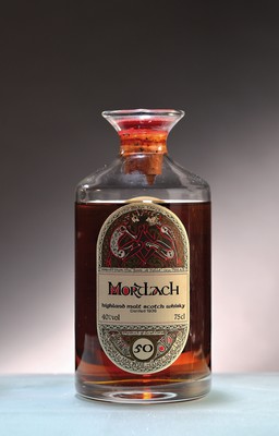 Eine Flasche 1942 Mortlach, Celtic Series "Booof Kells", 50 Jahre alt, abgefüllt 31. Dezember 1992 bei Gordon & MacPhail, Flasche No. 214, ...