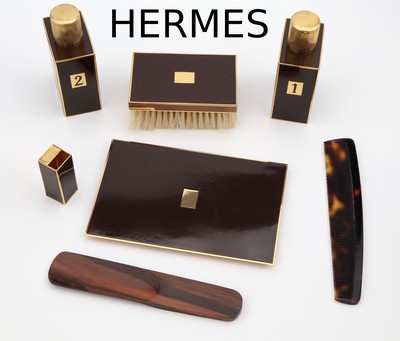 HERMES Reise Necessaire, Koffer braunes Leder und Stoff, Monturen Metall verg., Innenfächer, 2 Flakons, 1 Kleiderbürste, Fach mit Deckel, 1 Kamm ...
