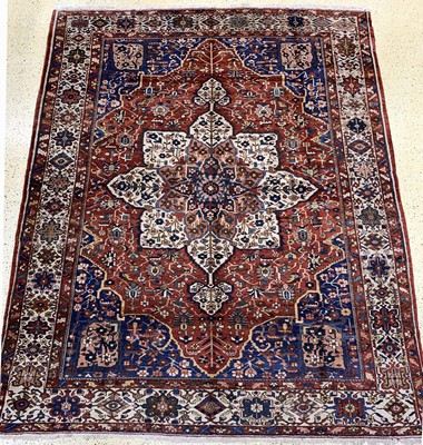 Bachtiar alt, Persien, um 1940, Wolle auf Baumwolle, ca. 407 x 320 cm, EHZ: 3