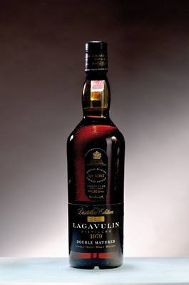 1 Flasche 1979 Lagavulin The Destillers Edition, Limited Edition Flasche No. 4 von 463, Single Islay Malt double matured, ca. 70cl, 43%Vol., into ...