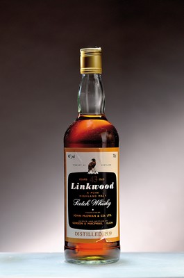 1 Flasche 1939 Linkwood, 43 Jahre alt, Pure Highland Malt, ca. 75cl, 40%Vol., into Neck, Etikett am unteren Rand l. lädiert, in G&M Karton