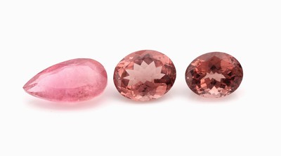 Lot 3 lose Turmaline, ca. 11.55 ct, 2 x ovalfacett., 1 x facett. Tropfen, versch. Farben