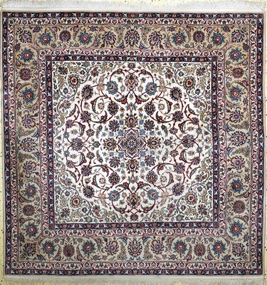 Esfahan fein, Persien, ca. 40 Jahre, Korkwolle mit und auf Seide, ca. 204 x 201 cm,EHZ: 2-3, reinigungsbedürftig