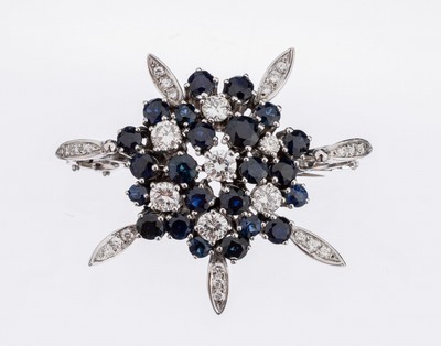 14 kt Gold Saphir-Brillant-Brosche/Anhänger, WG 585/000, 23 rundfacett. Saphire zus. ca.4.0 ct, 28 Brillanten zus. ca. 1.45 ct feines Weiss/vs, ca. ...