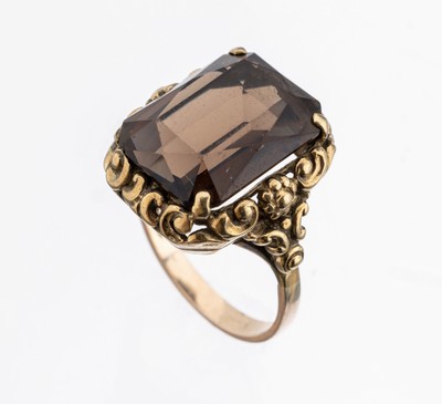8 kt Gold Rauchquarz-Ring, GG 333/000, 1950er Jahre, facett. Rauchquarz, Fassung mit Voluten und Blüten, RW 57, ca. 7.3 g