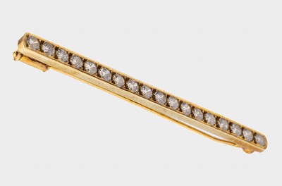 14 kt Gold Brillant-Brosche, GG 585/000, länglich, L. ca. 5.9 cm, 18 Brillanten zus. ca. 1.26 ct Weiß/si, ca. 5.0 g, in orig. Etui,bez. mit Albert ...