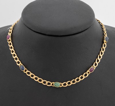 14 kt Gold Farbstein-Collier, GG 585/000, 2Saphir-, 1 Rubin- und 1 Smaragd-Cabochon, L. ca. 49 cm, Karabinerschließe, ca. 18.1 g