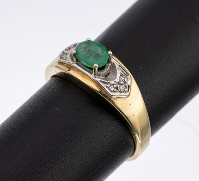 14 kt Gold Smaragd-Diamant-Ring, GG 585/000, mittig ovalfacett. Smaragd ca. 0.20 ct, 6 8/8-Diamanten ca. 0.03 ct Weiß/p, RW 58, ca. 4.0 g