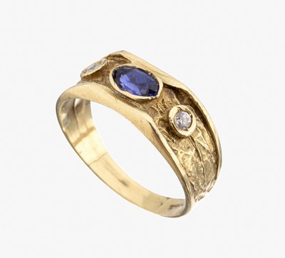 14 kt Gold Tansanit-Brillant-Ring, GG 585/000, Oberfläche part. strukturiert, mittigovalfacett. Tansanit, 2 kl. Brillanten, RW 55,ca. 3.2 g