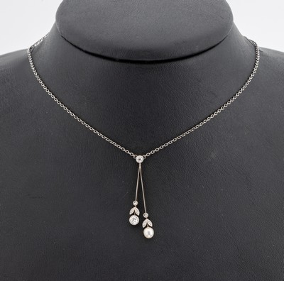 14 kt Gold Jugendstil Diamant-Perl-Collier, um1900, GG 585/000 gepr., Mittelteil schauseitig Platin, längliche Stäbe, 2 Altschliffdiamanten und 6 ...