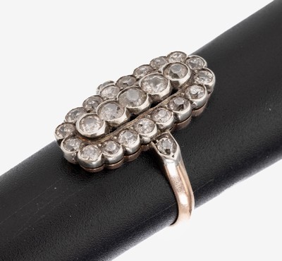 14 kt Gold Diamant-Ring, um 1900, GG 585/000 gepr., ovaler Ringkopf, schauseitig Silber, 25 Altschliffdiamanten zus. ca. 1.60 ct Weiß-l.get. ...