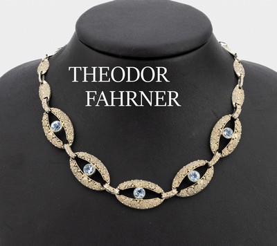 THEODOR FAHRNER Collier, 835er Silber, 1930er Jahre, ovale Glieder aufwendig mit Spiraldrahtverzierungen, 5 mittlere Glieder mit rundfacett. ...