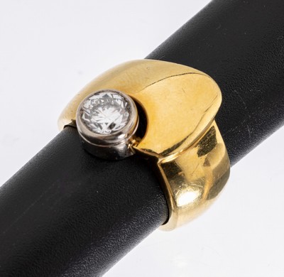 18 kt Gold Brillant-Ring, GG/WG 750/000, Brillant ca. 0.65 ct Weiß/si, RW 50, ca. 14.5 g, Meistermarke unged.