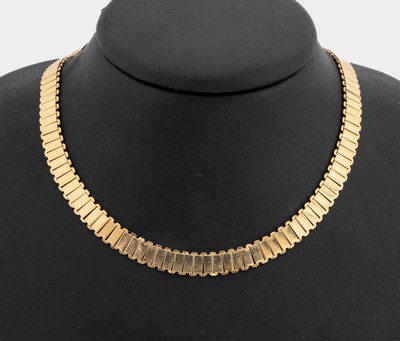 18 kt Gold Collier, GG 750/000, Backsteinoptik mit wellenf. Umrandung, L. ca. 45 cm, Kastenschloss mit Sicherheitsacht, ca. 41.7 g