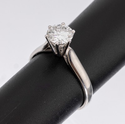 14 kt Gold Brillant-Ring, WG 585/000, einzelner erhaben gefasster Brillant ca. 1.10 ct feines Weiß/si (Laser gebohrt), RW 58,ca. 3.2 g