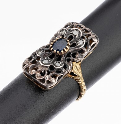 18 kt Gold und Silber Saphir-Diamant-Ring, GG 750/000, nach älterem Vorbild, Ringkopf Silber, ovalfacett. Saphir ca. 0.35 ct, 6 kl. Diamantrosen, ...