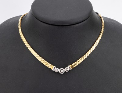 14 kt Gold Brillant-Collier, GG/WG 585/000,Mittelteil WG mit 3 Brillanten zus. ca. 0.12 ct Weiss/p, L. ca. 42 cm, Karabinerschliesse, ca. 10.0 g