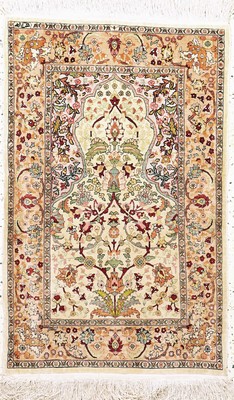 Hereke Seide fein Türkei, signiert, Mitte 20.Jhd, reine Naturseide"Metallbroschiert", c a. 97 x 63 cm, ca. 1 Mio Kn/qm, EHZ: 2