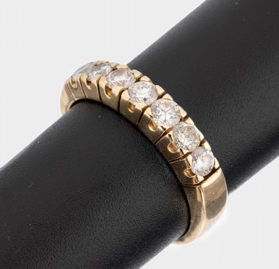 14 kt Gold Brillant-Ring, GG 585/000, 7 Brillanten zus. ca. 0.70 ct Weiß/p, RW 59, ca. 6.1 g