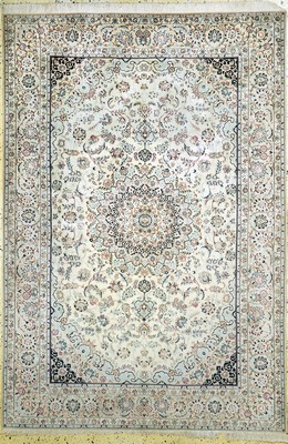 Nain fein(6 La), Persien, Mitte 20.Jhd, Korkwolle mit Seide, ca. 244 x 167 cm, ca. 1,0Mio. Kn/qm, EHZ: 2, (verschmutzt)