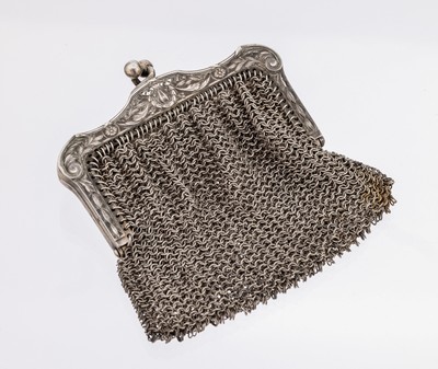 Goldtäschchen/Puppentäschchen, Frankreich um 1900, 800er Silber, Eberkopfpunzen, bez. Depose, schwere Ausführung mit Innentasche, Bügel mit ...