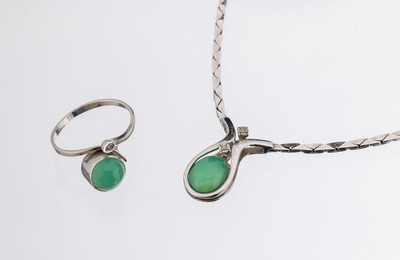 14 und 8 kt Gold Chrysopras-Diamant-Konvolut, best. aus: Collier, WG 585/000, Mittelteil mit ovalem Chrysopras-Cabochon und 2 kl. 8/8- Diamanten, L. ...